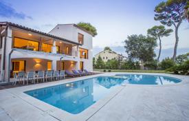 Villa – Antibes, Cote d'Azur (Fransız Rivierası), Fransa. 2,500,000 €